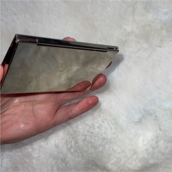 Metal business card holder . It’s not been used too often it’s been stored away - Picture 3 of 4